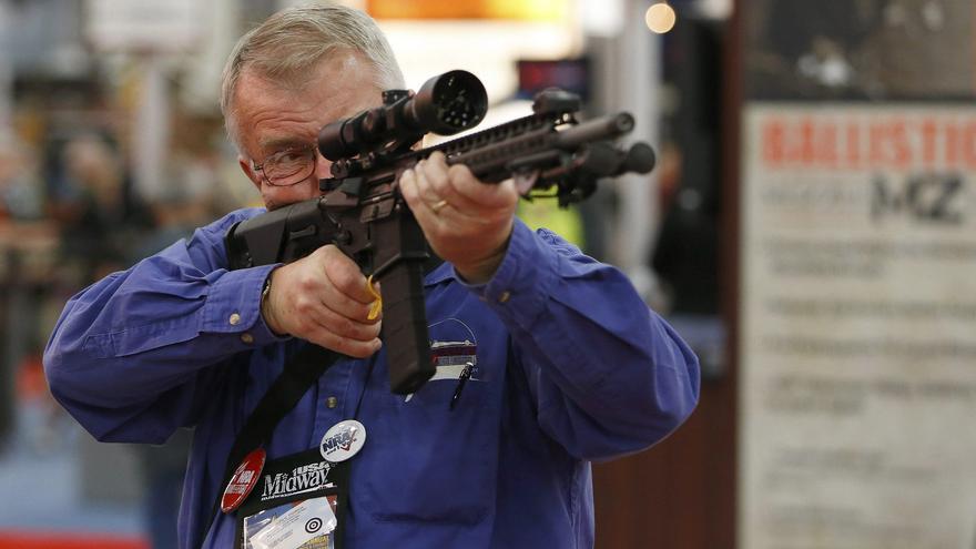 El 61% de los dueños de armas de fuego dicen ser republicanos o cercanos a los puntos de vista del partido conservador. (EFE)