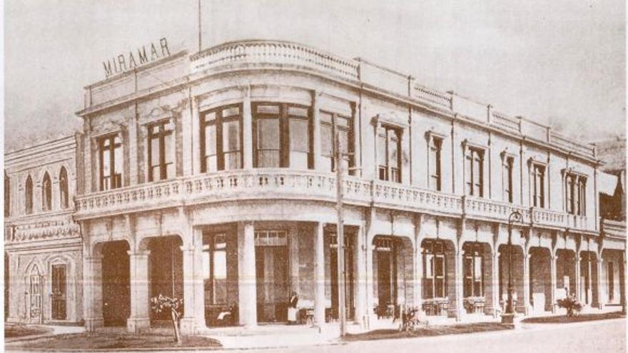 En el lugar se levantó en 1903 el hotel Miramar, de solo dos plantas y promocionado como "el mejor situado y el más fresco de Cuba". (Archivo)