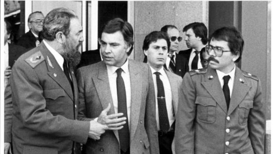 Fidel Castro con el ex presidente del Gobierno español Felipe González y Daniel Ortega. (EFE/Archivo)