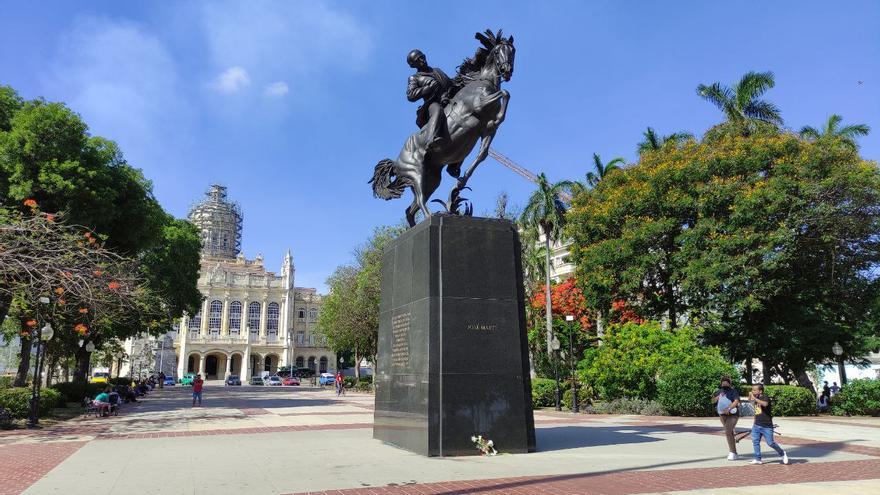 Estatua de Martí en el parque 13 de Marzo, en La Habana, este 19 de mayo. (14ymedio)