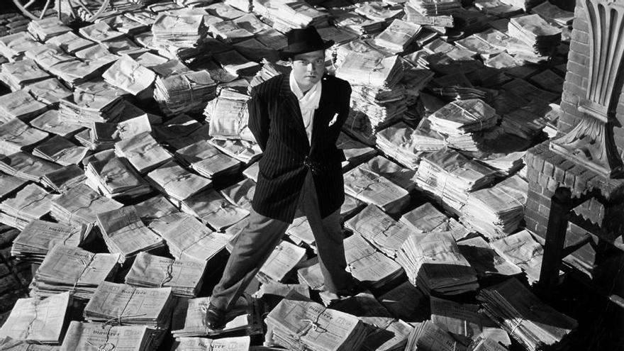 Orson Welles en su célebre filme 'Citizen Kane', una metáfora sobre la memoria, la información y el poder del periodismo para influir en la realidad. (Pinterest)