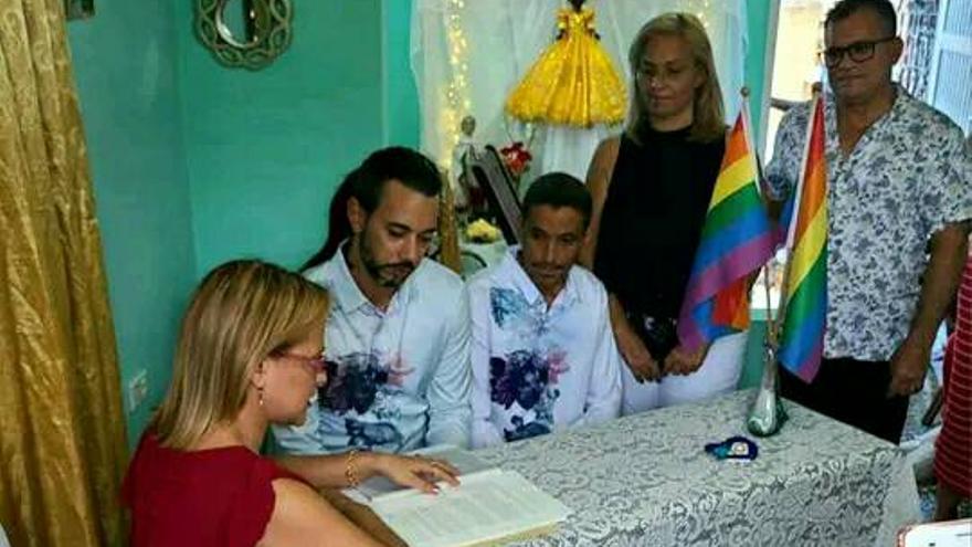 Alberto y José son la primera pareja homosexual que contrae matrimonio en Granma. 