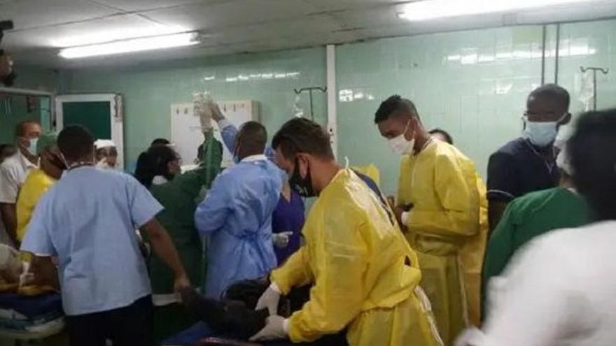 En total, 18 pacientes fueron trasladados al Policlínico Cuarto Congreso, de San Antonio del Sur, de ellos 11 fueron al Agustinho Neto. (Venceremos)